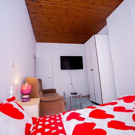 Agreable Chambre Sur Liege Avc Parking Et Wifi Gratuit Liège Exterior foto